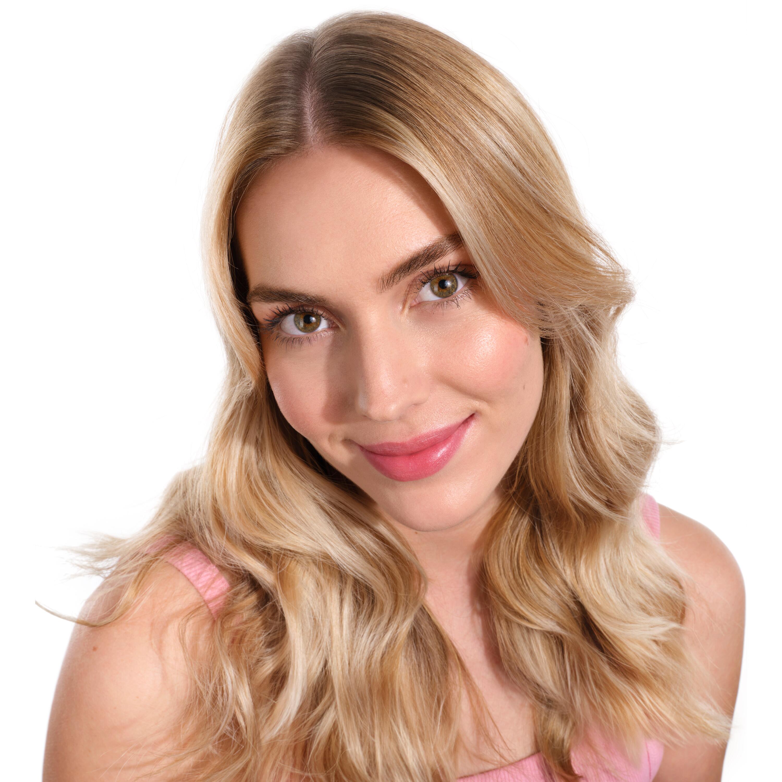 kl_aquatic-mint_cross-sell_lifestyle_audrey_2021_square -2-